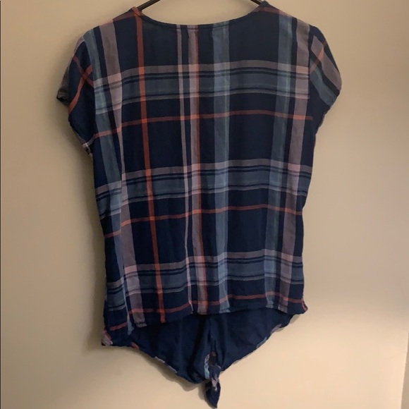 Flannel patterned tee with tie at waist - Picture 5 of 5